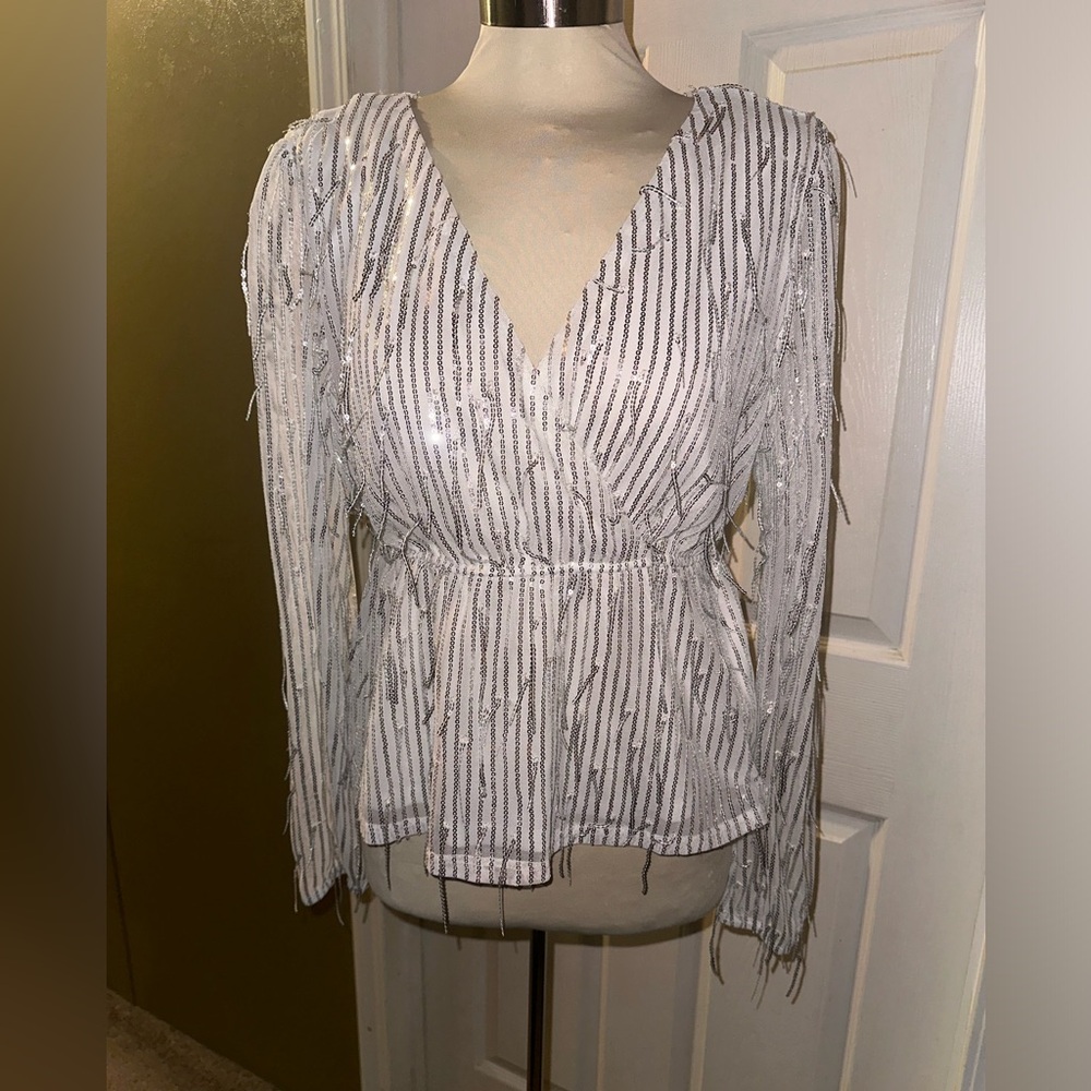 Savanna Jane v-neck long sleeve top